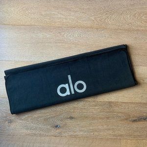 COPY - ALO Grounded No-Slip Yoga Towel